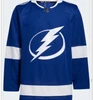 LIGHTNING HOME AUTHENTIC JERSEY Adidas -Sport Eishockey Screen Shot 01 25 23 at 05 59 PM 002